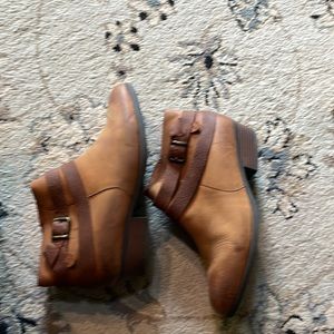 Women’s Clark Zip up Suede Boots! Size 11 Wide!